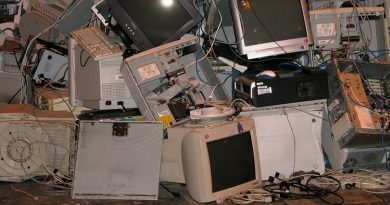 Τα σκουπίδια του ενός είναι ο θησαυρός του άλλου.